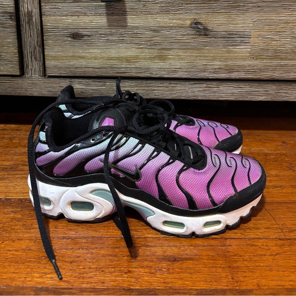 Nike Air Max Plus GS ‘Aurora Hyper Violet - Picture 1 of 8